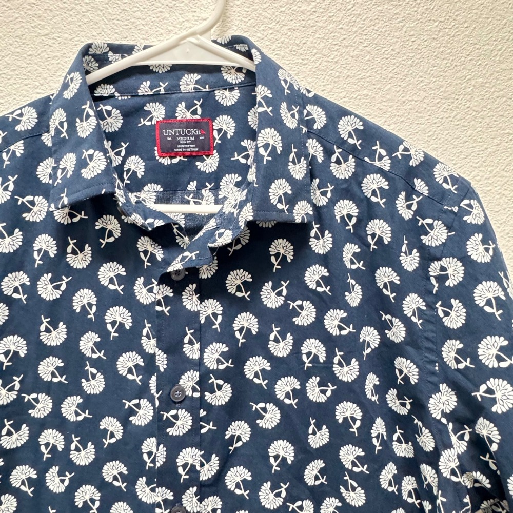 UNTUCKit Men's Medium Slim Fit Navy Floral Short Sleeve Shirt Style 41105